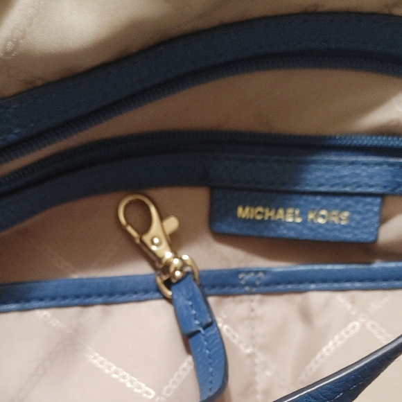 Michael Kors Navy Shoulder Bag with Gold Accents - Picture 6 of 7